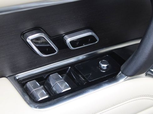 Used 2023 Land Rover Range Rover SE image 16