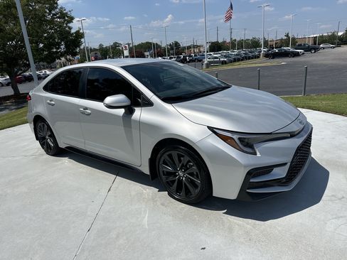 Certified 2026 Toyota Corolla SE FWD image 2