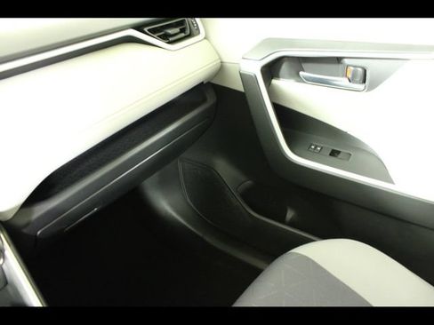 Used 2020 Toyota RAV4 XLE w/ Convenience Package AWD/4WD image 17