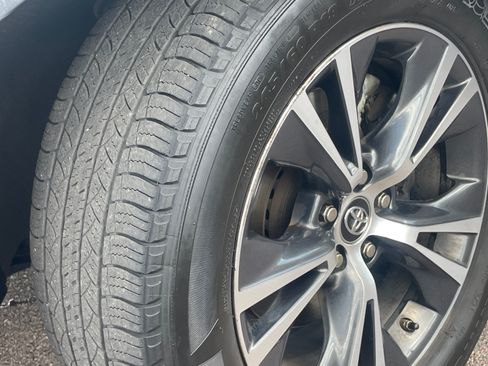 Used 2018 Toyota Highlander Plus AWD/4WD image 9