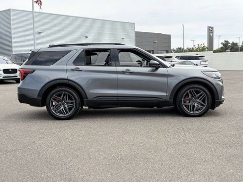 Used 2025 Ford Explorer ST AWD/4WD image 5