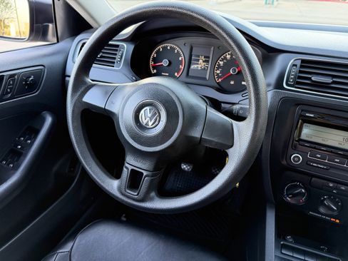 Used 2011 Volkswagen Jetta S image 23