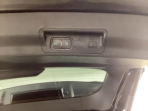 Used 2022 Ford Explorer XLT w/ Equipment Group 202A image 34