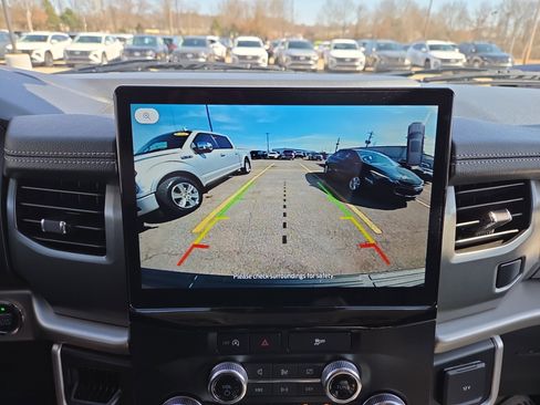 Used 2024 Ford Expedition Max XLT image 17