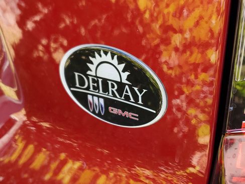 Used 2023 GMC Yukon Denali w/ Denali Reserve Package image 8