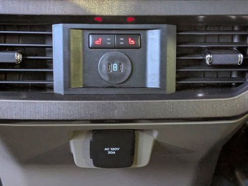 Used 2025 Ford F350 Platinum w/ Platinum Plus Package image 21