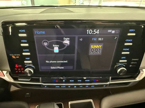 Used 2023 Toyota Sienna XLE FWD image 25