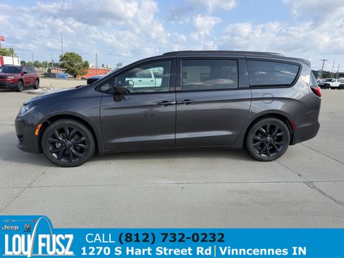 Used 2019 Chrysler Pacifica Touring-L w/ Advanced Safetytec Group FWD image 4