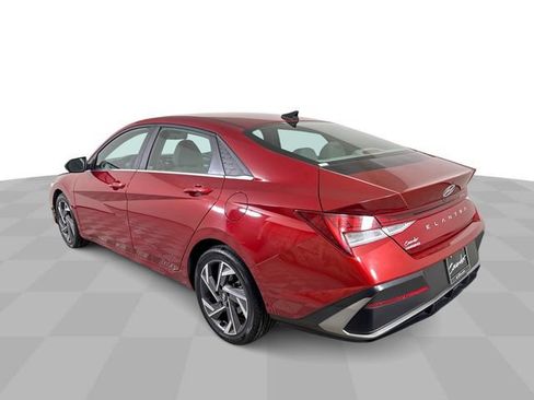 Used 2025 Hyundai Elantra SEL FWD image 6