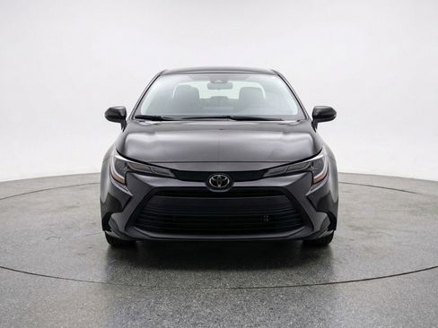 Used 2025 Toyota Corolla LE image 2