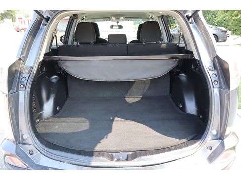Used 2016 Toyota RAV4 LE FWD image 5
