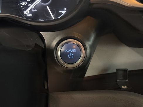 Used 2024 Toyota Sienna LE FWD image 19