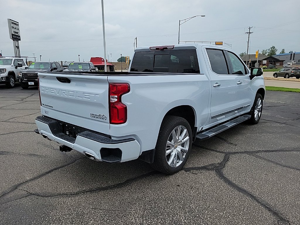 Used 2026 Chevrolet Silverado 1500 High Country w/ High Country Premium Package AWD/4WD image 5