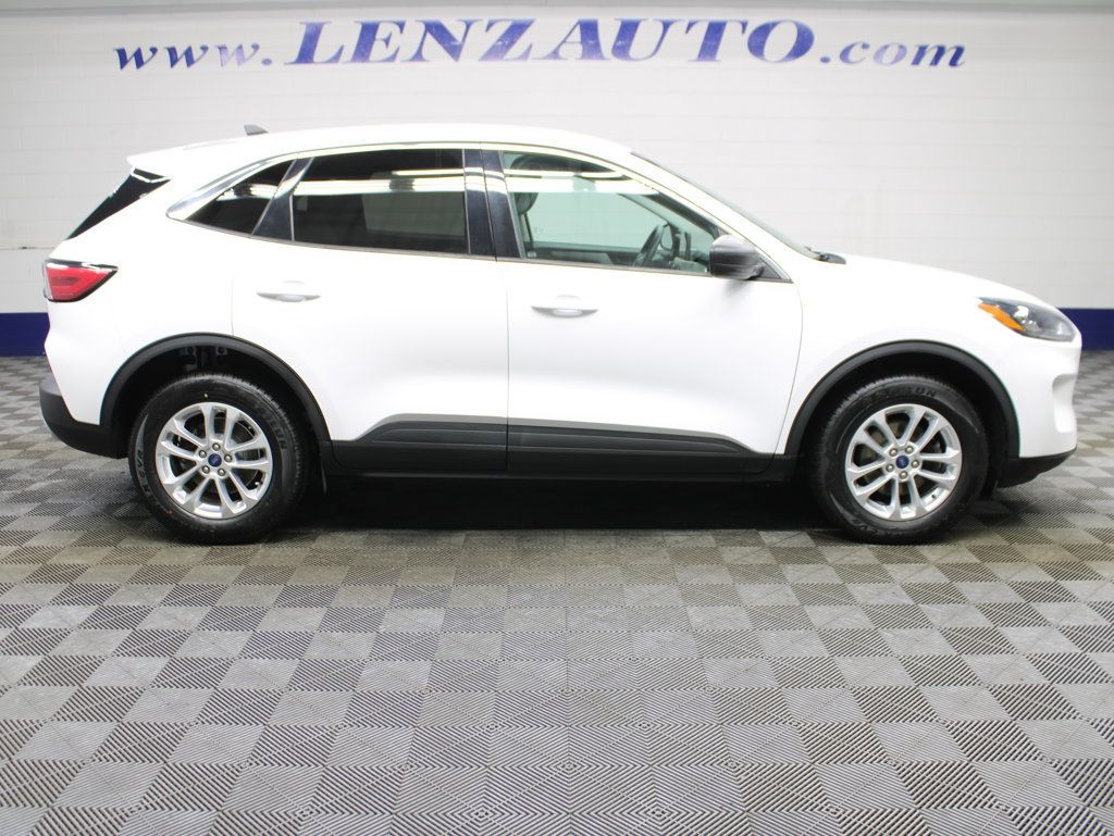 Used 2022 Ford Escape SE AWD/4WD image 2