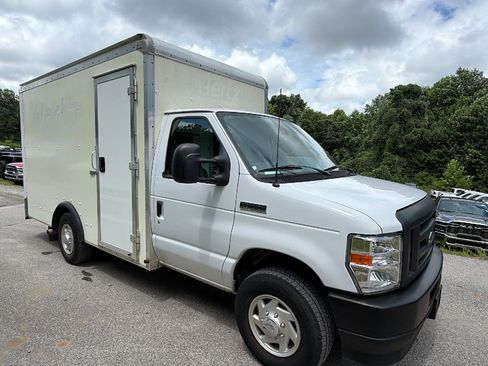 Used 2022 Ford E-350 and Econoline 350 Super Duty RWD image 5