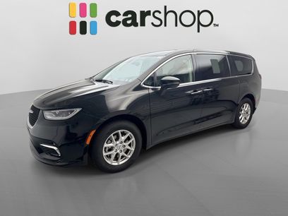 Used 2023 Chrysler Pacifica Touring-L