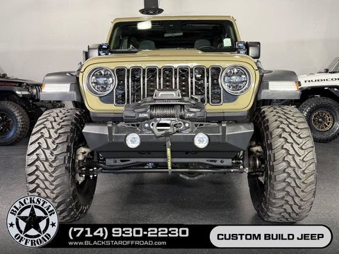 Used 2025 Jeep Wrangler Unlimited Rubicon AWD/4WD image 3