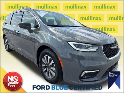Used 2021 Chrysler Pacifica Touring-L FWD image 1
