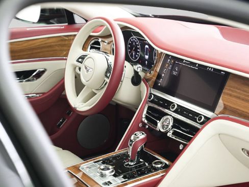 Used 2023 Bentley Flying Spur V8 AWD/4WD image 44