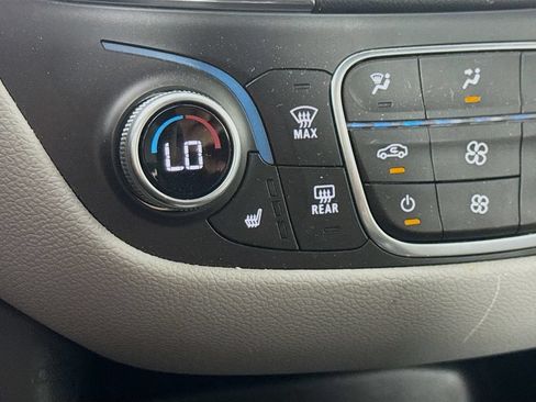 Used 2018 Chevrolet Equinox LT FWD image 20