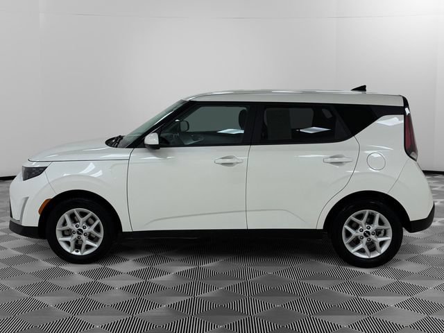Used 2024 Kia Soul LX w/ Option Group 015 FWD image 2