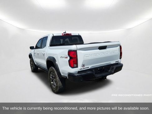 Used 2024 Chevrolet Colorado ZR2 w/ Technology Package AWD/4WD image 8