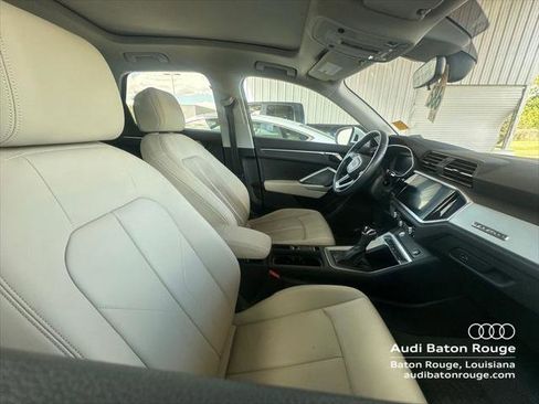 Used 2020 Audi Q3 2.0T Premium w/ Convenience Package AWD/4WD image 4