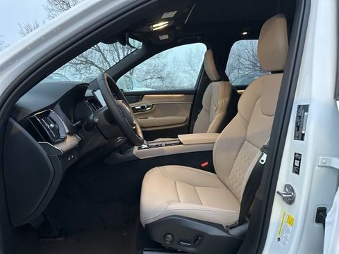 New 2026 Volvo XC90 T8 Plus image 12