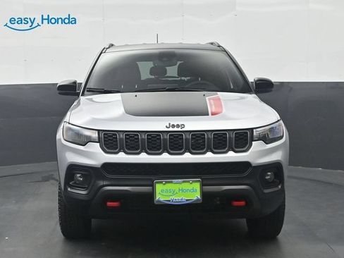 Used 2025 Jeep Compass Trailhawk AWD/4WD image 2