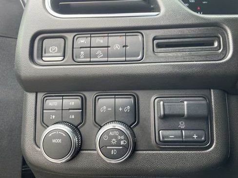 Used 2024 GMC Yukon AT4 w/ Max Trailering Package image 18