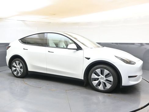 Used 2023 Tesla Model Y Long Range AWD/4WD image 7