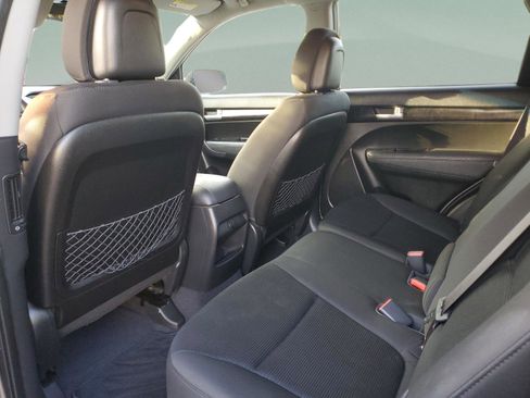 Used 2015 Kia Sorento LX FWD image 6