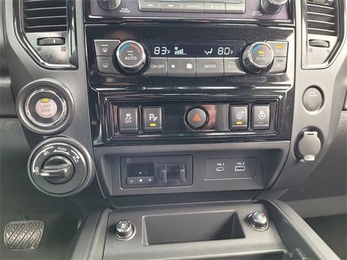 Used 2024 Nissan Titan PRO-4X w/ Pro-4x Convenience Package image 35