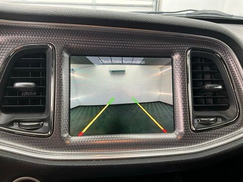 Used 2016 Dodge Challenger SRT Hellcat RWD image 5