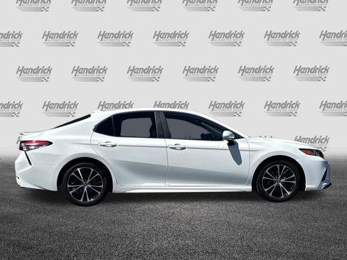 Used 2019 Toyota Camry SE FWD image 3