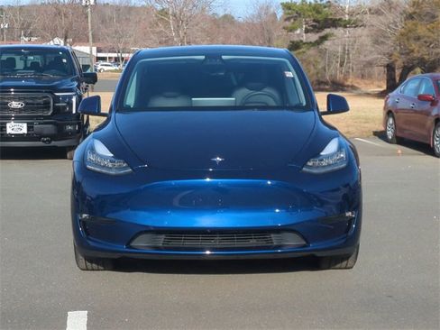 Used 2022 Tesla Model Y Long Range image 16