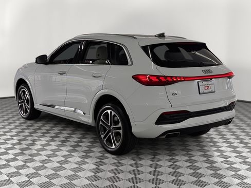 Used 2025 Audi Q5 Premium w/ Convenience Package AWD/4WD image 3