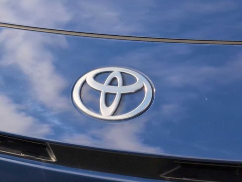 Used 2025 Toyota Camry SE image 12