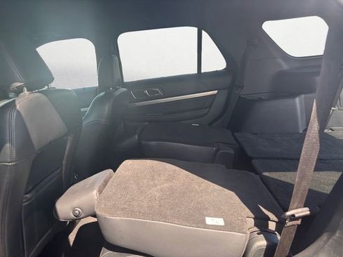 Used 2019 Ford Explorer XLT w/ Equipment Group 202A AWD/4WD image 23