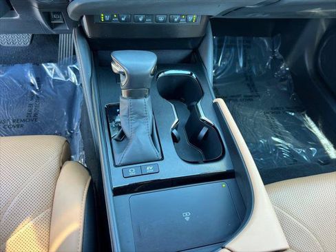 Certified 2024 Lexus ES 300h w/ Technology Package FWD image 32