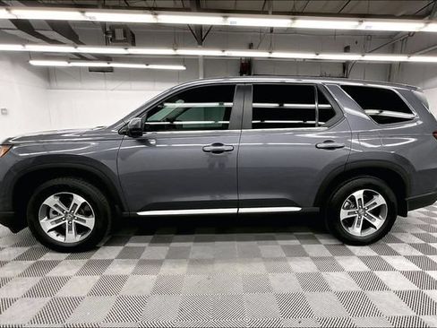Used 2025 Honda Pilot EX-L image 13