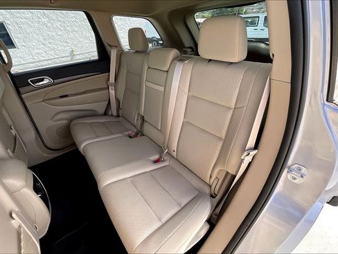Used 2018 Jeep Grand Cherokee Laredo RWD image 29