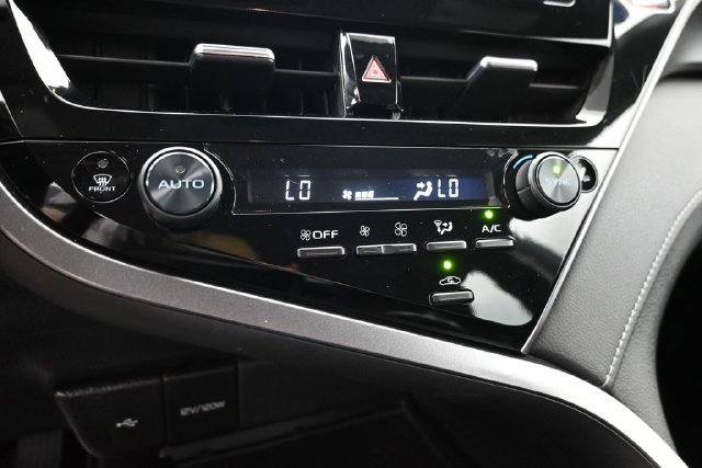 Used 2024 Toyota Camry SE w/ Convenience Package FWD image 18