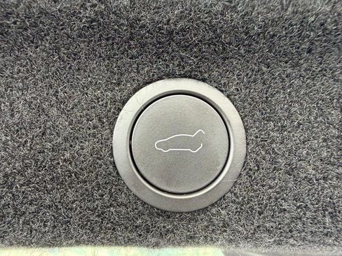 Used 2026 Tesla Model Y 2WD image 27