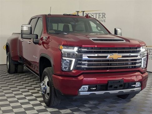 Used 2023 Chevrolet Silverado 3500 High Country image 2