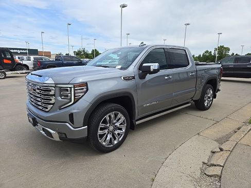 Used 2026 GMC Sierra 1500 Denali w/ Denali Reserve Package AWD/4WD image 4