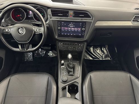 Used 2019 Volkswagen Tiguan SE AWD/4WD image 16
