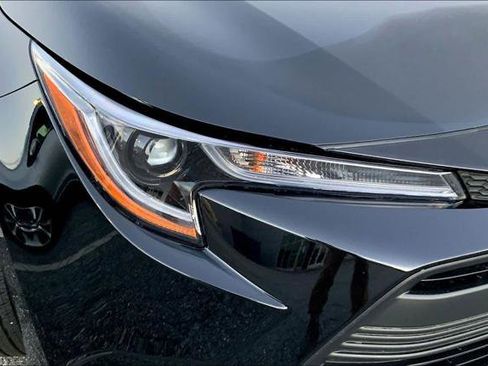 Certified 2025 Toyota Corolla LE image 25