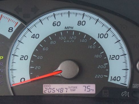 Used 2011 Toyota Camry SE w/ SE Extra-Value Pkg #1 FWD image 4