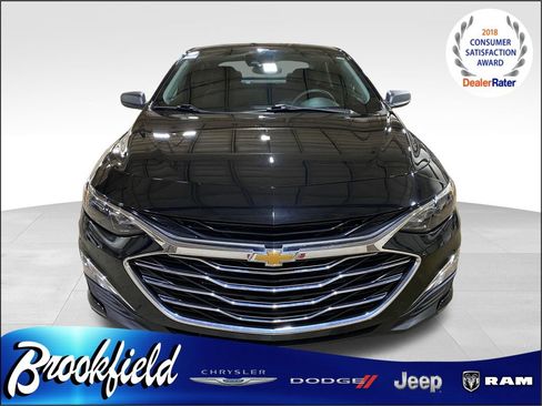 Used 2023 Chevrolet Malibu LS image 2